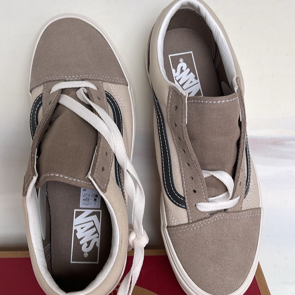 Vans WMNS Old Skool Earth Tones Moon Rock
VN0007NTCH8
Sneakers - Picture 6 of 16